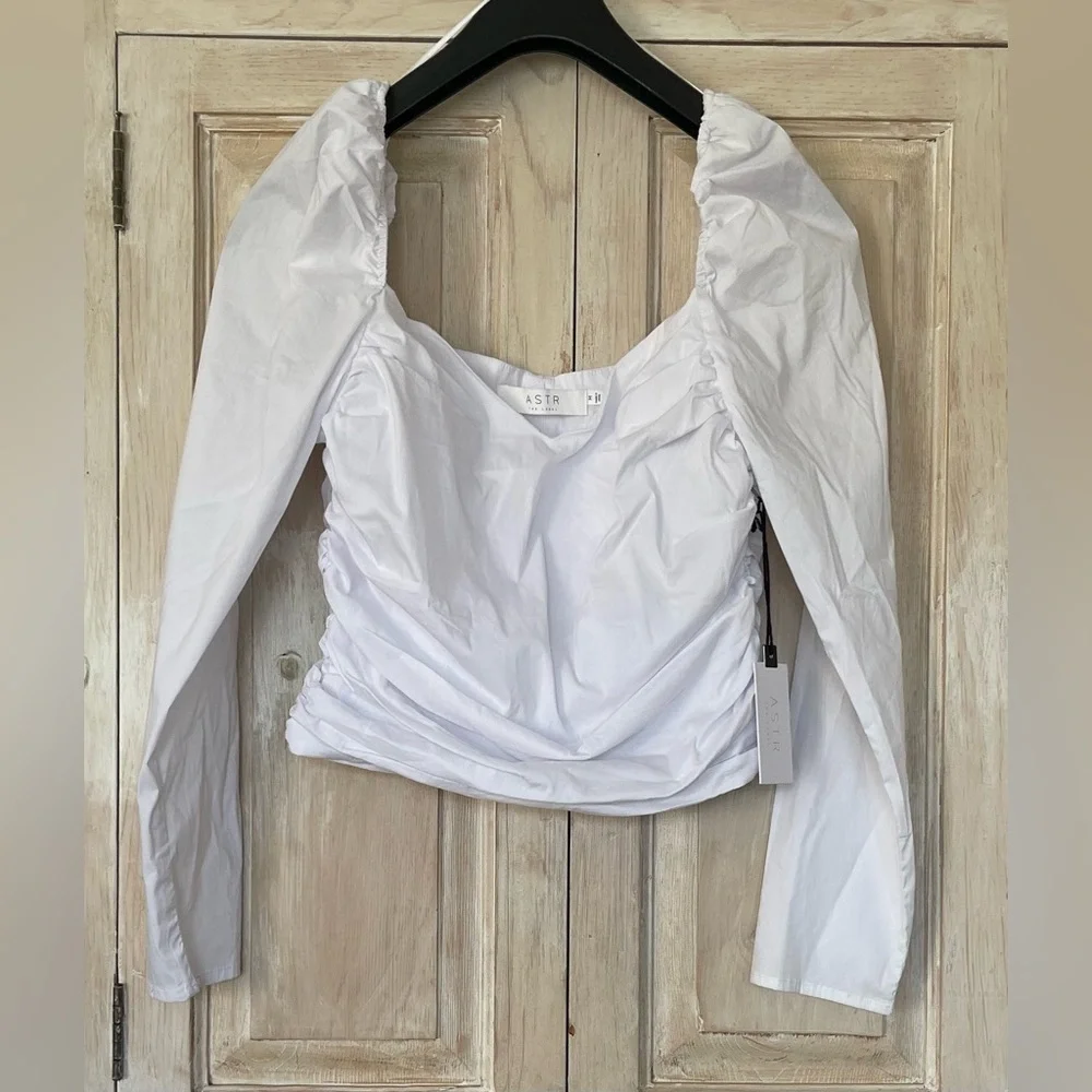 ASTR The Label Sweetheart Neckline Blouse
